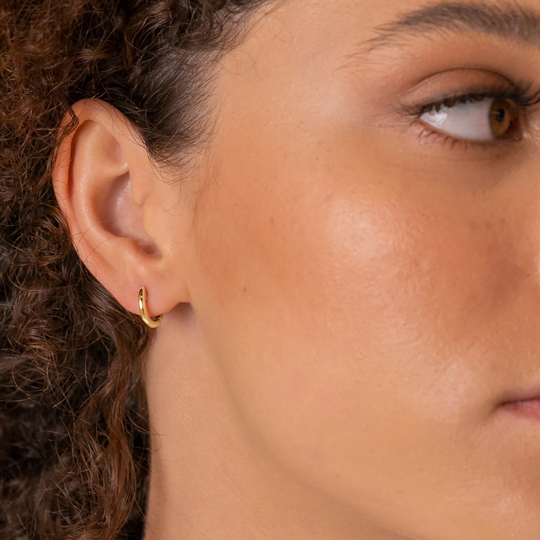 Women’s Huggie Earrings – Mini Gold Design