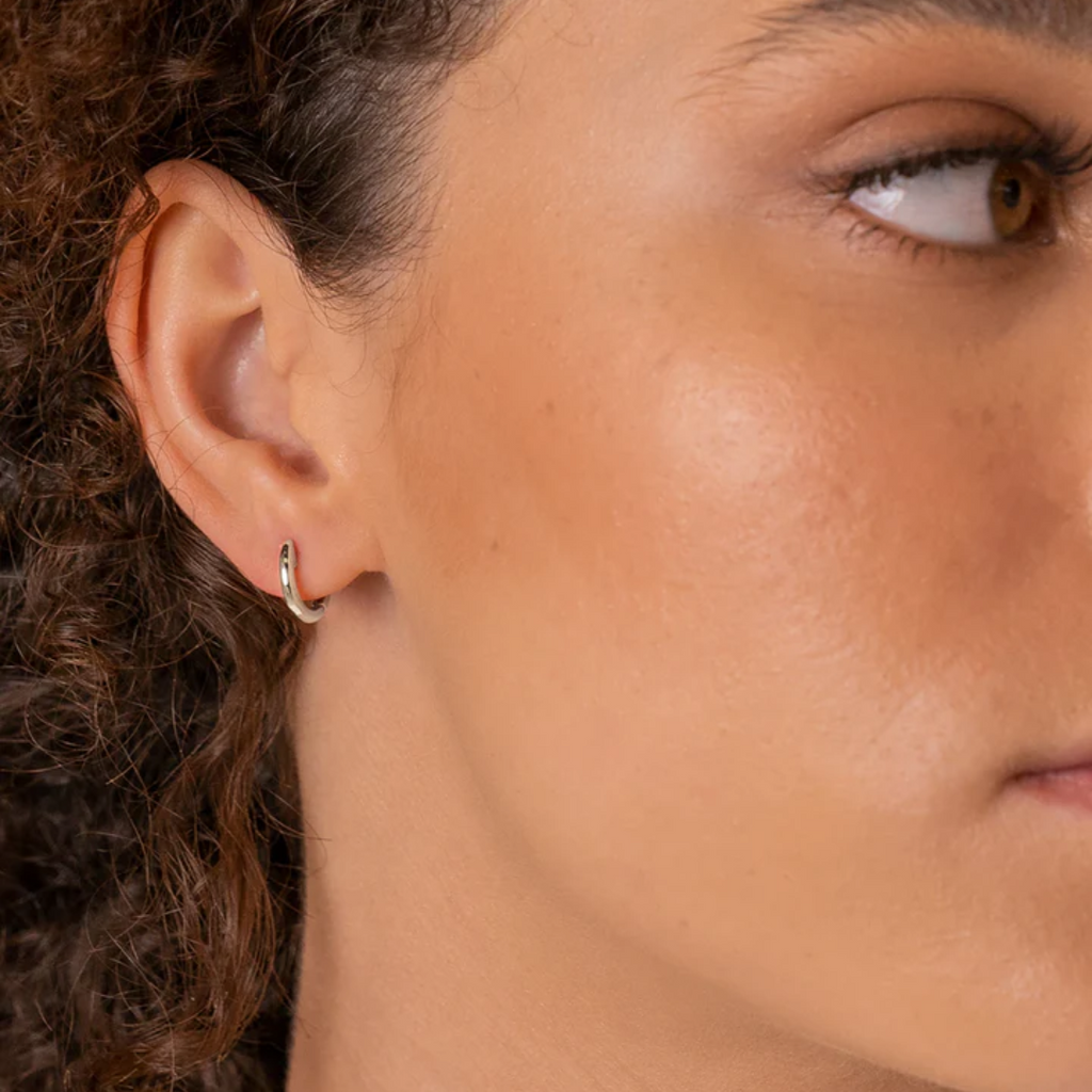 Women’s Huggie Earrings – Mini Gold Design